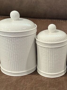 Willow Street / White Textured Ceramic Kitchen Canister Set - 2 Piece